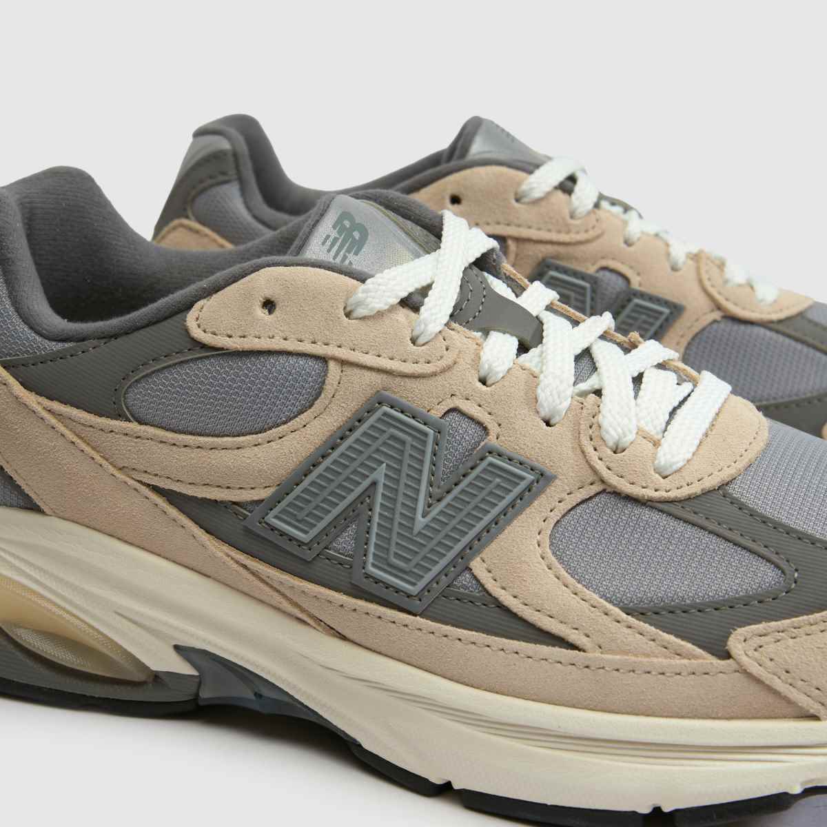New Balance 2010 in Taupe New Balance 2010 4