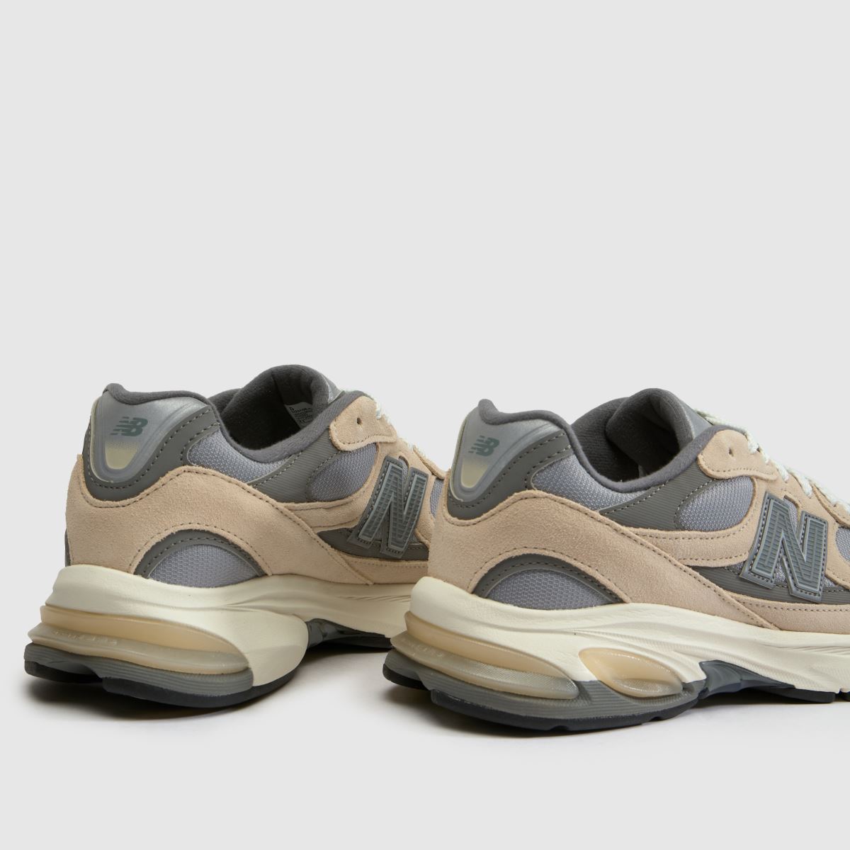 New Balance 2010 in Taupe New Balance 2010 7
