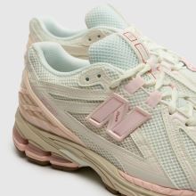 New Balance 1906 in Pale Pink New Balance 1906,3 of 4