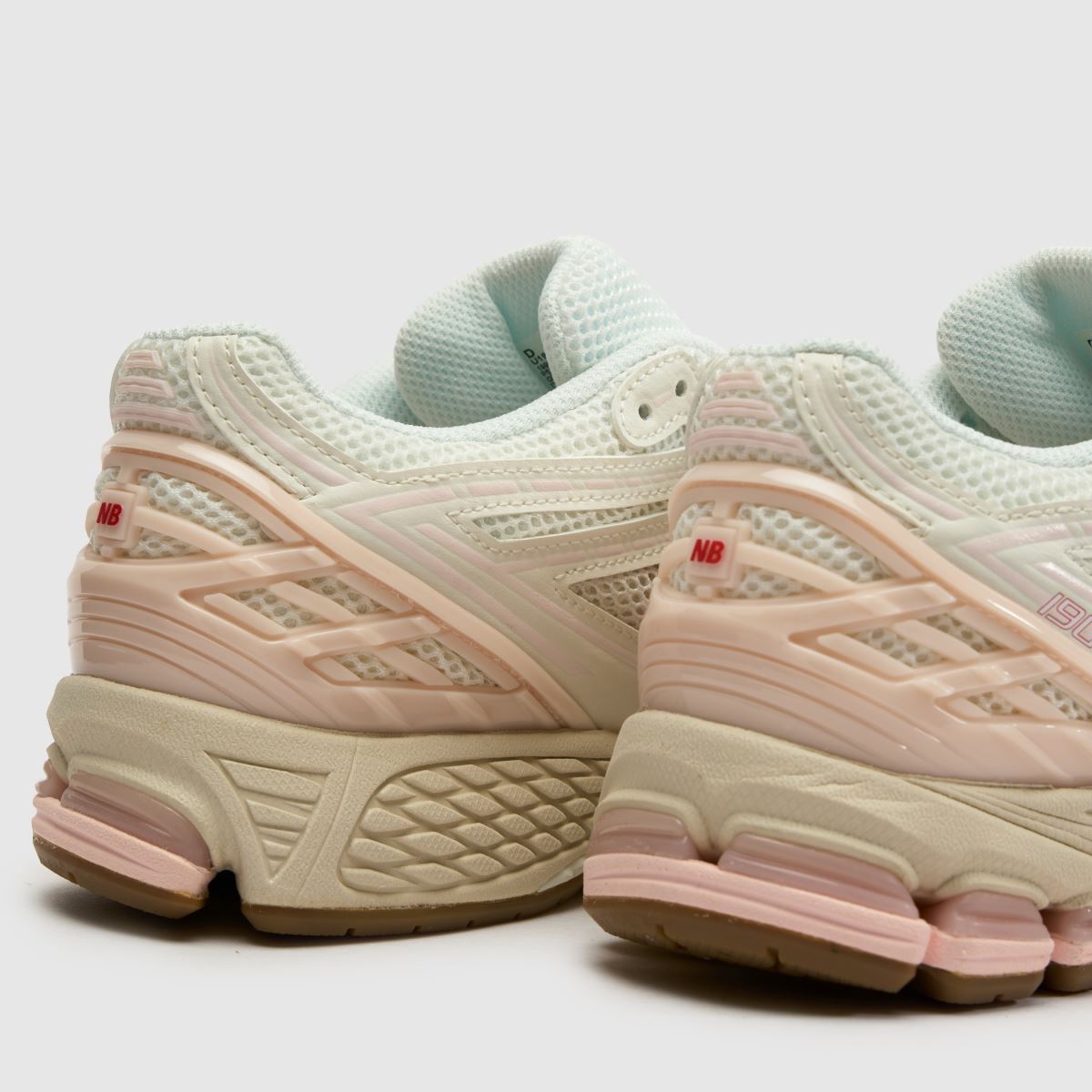 New Balance 1906 in Pale Pink New Balance 1906 7
