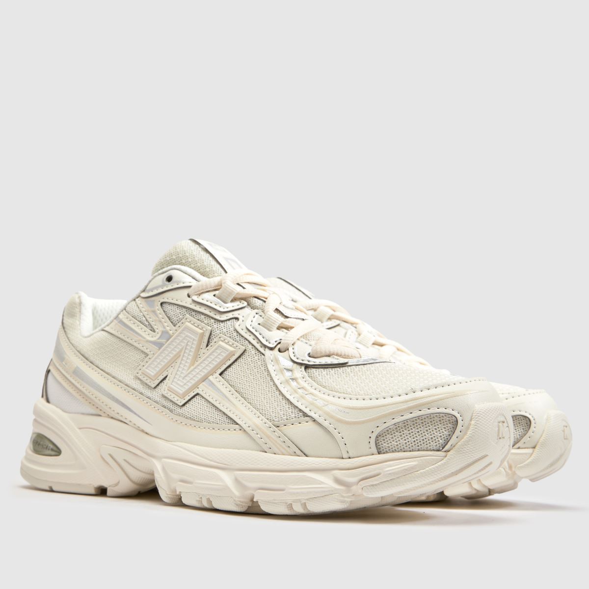 New Balance 740 in Off-White New Balance 740 3
