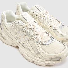 New Balance 740 in Off-White New Balance 740,3 of 4