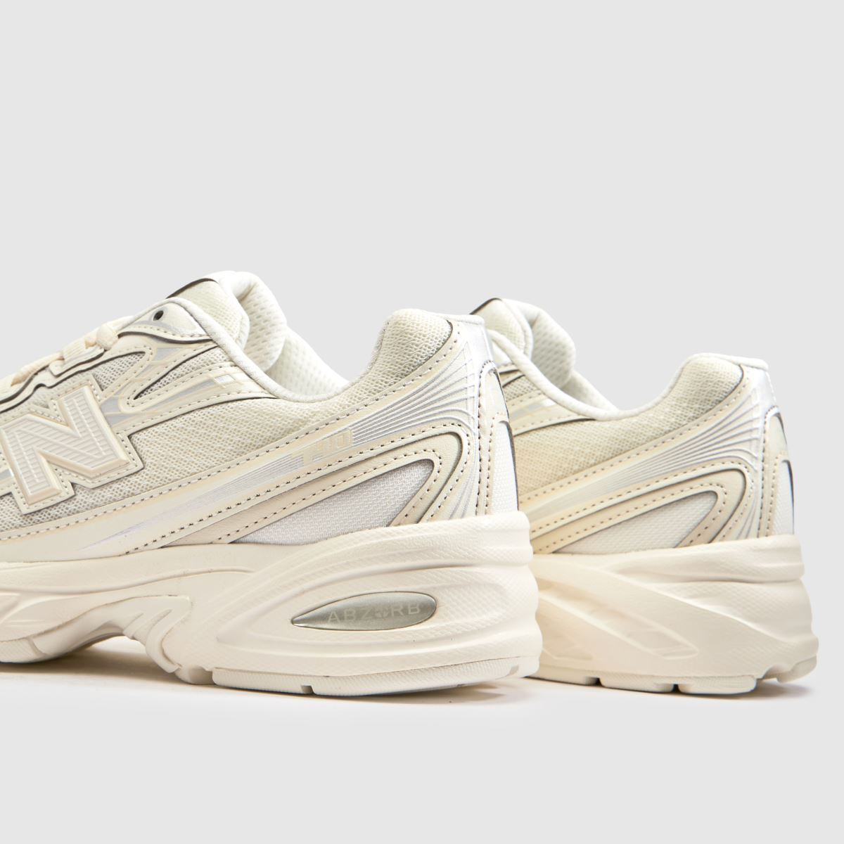 New Balance 740 in Off-White New Balance 740 7
