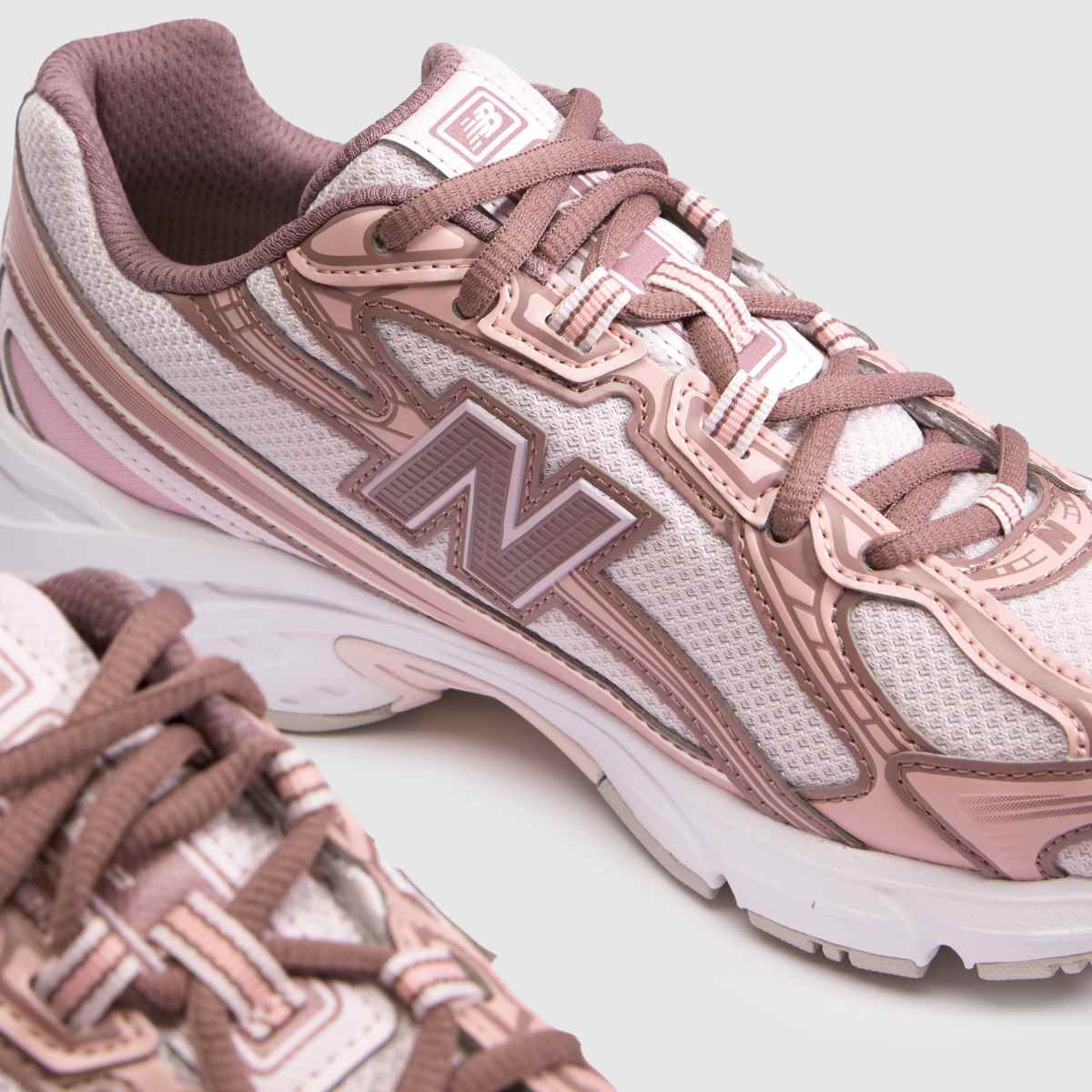 New Balance 740 in Pink New Balance 740 4