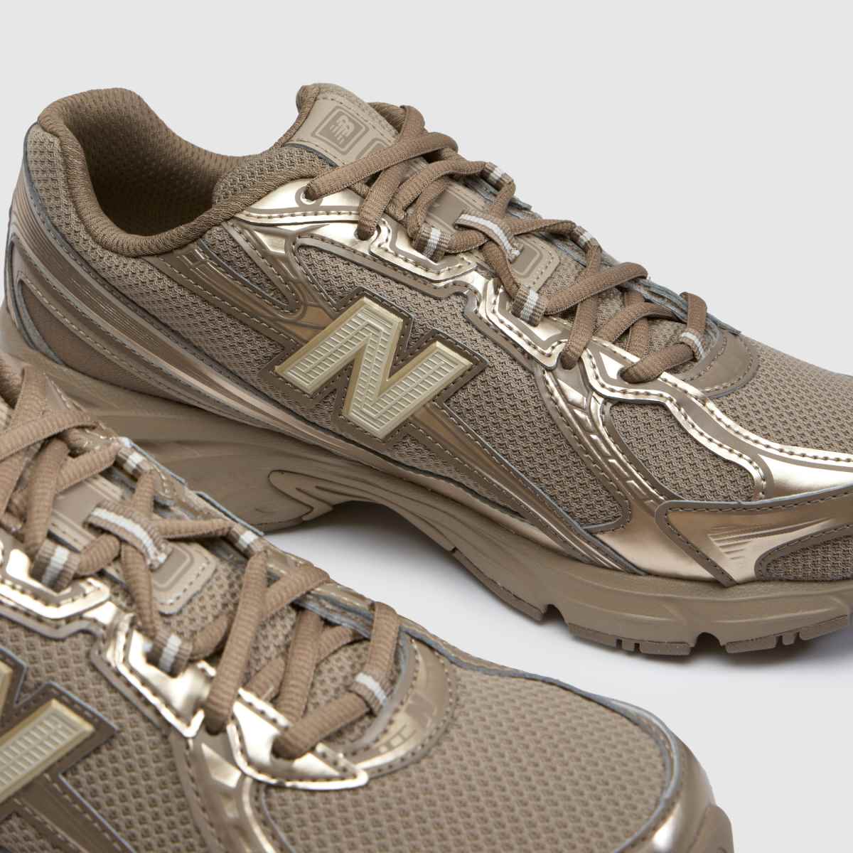 New Balance 740 in Bronze New Balance 740 4