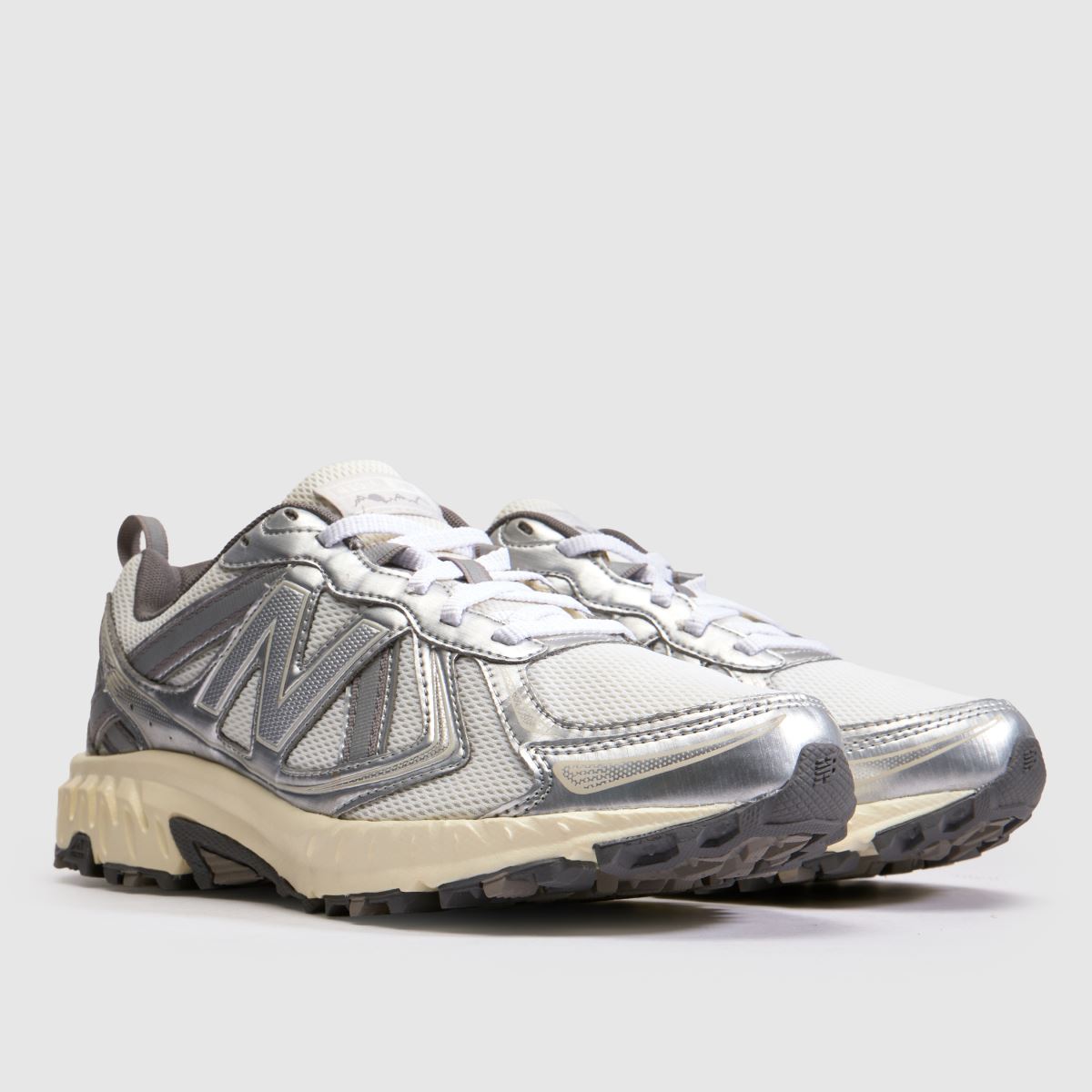 New Balance 410v5 in White & Silver New Balance 410v5 3