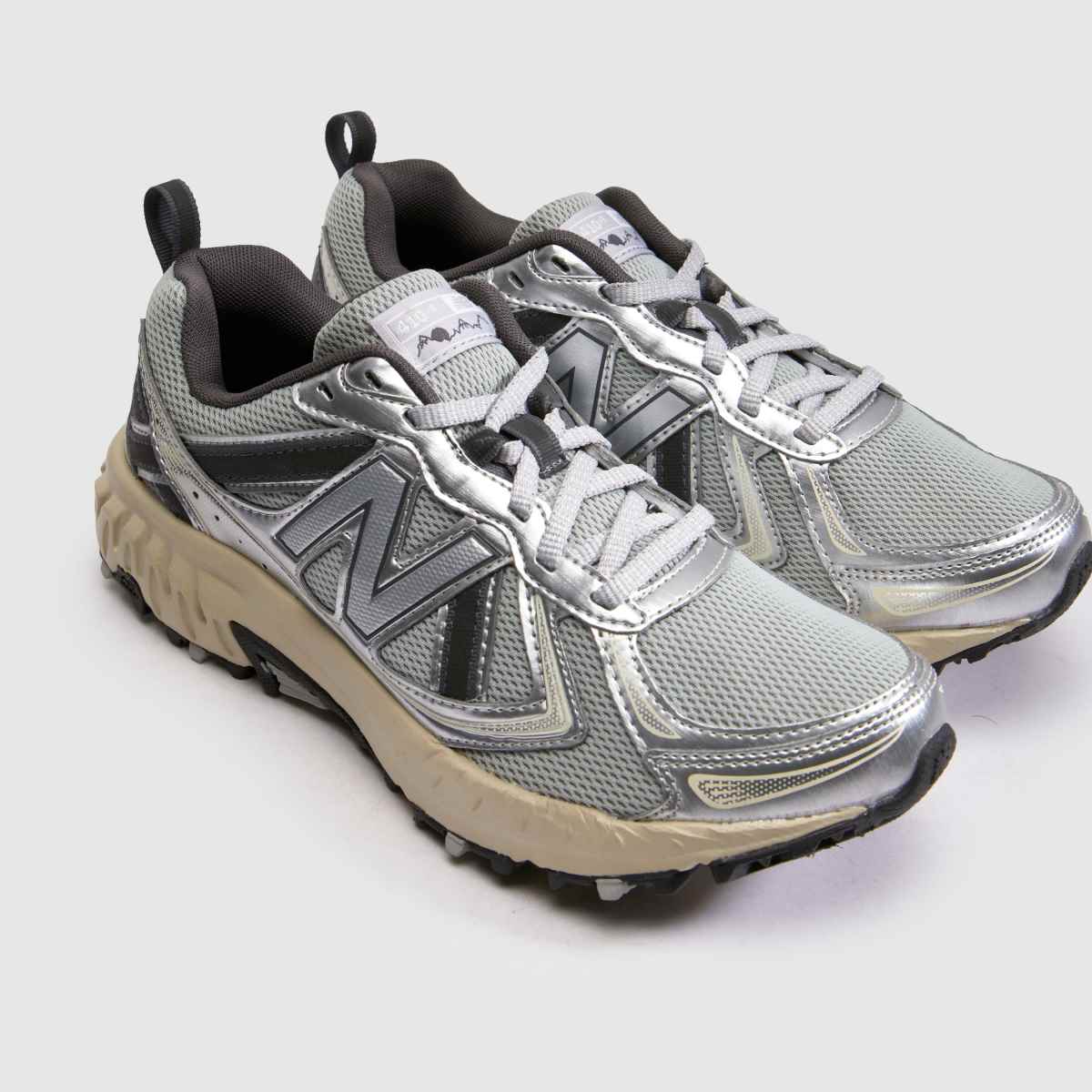 New Balance 410v5 in Silver New Balance 410v5 4