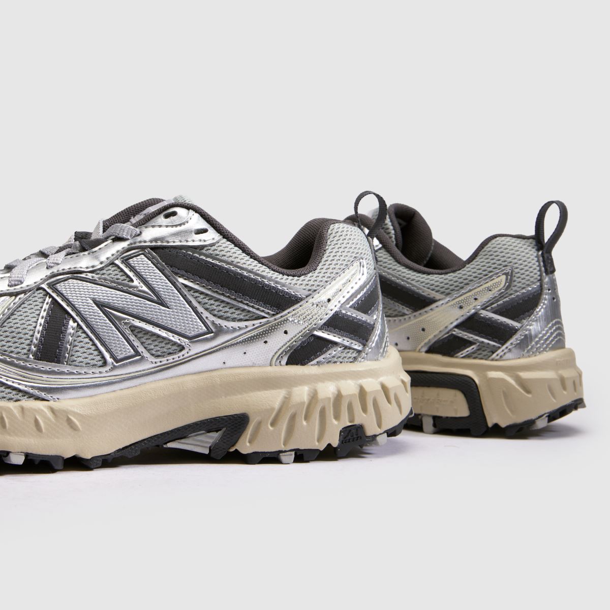 New Balance 410v5 in Silver New Balance 410v5 7