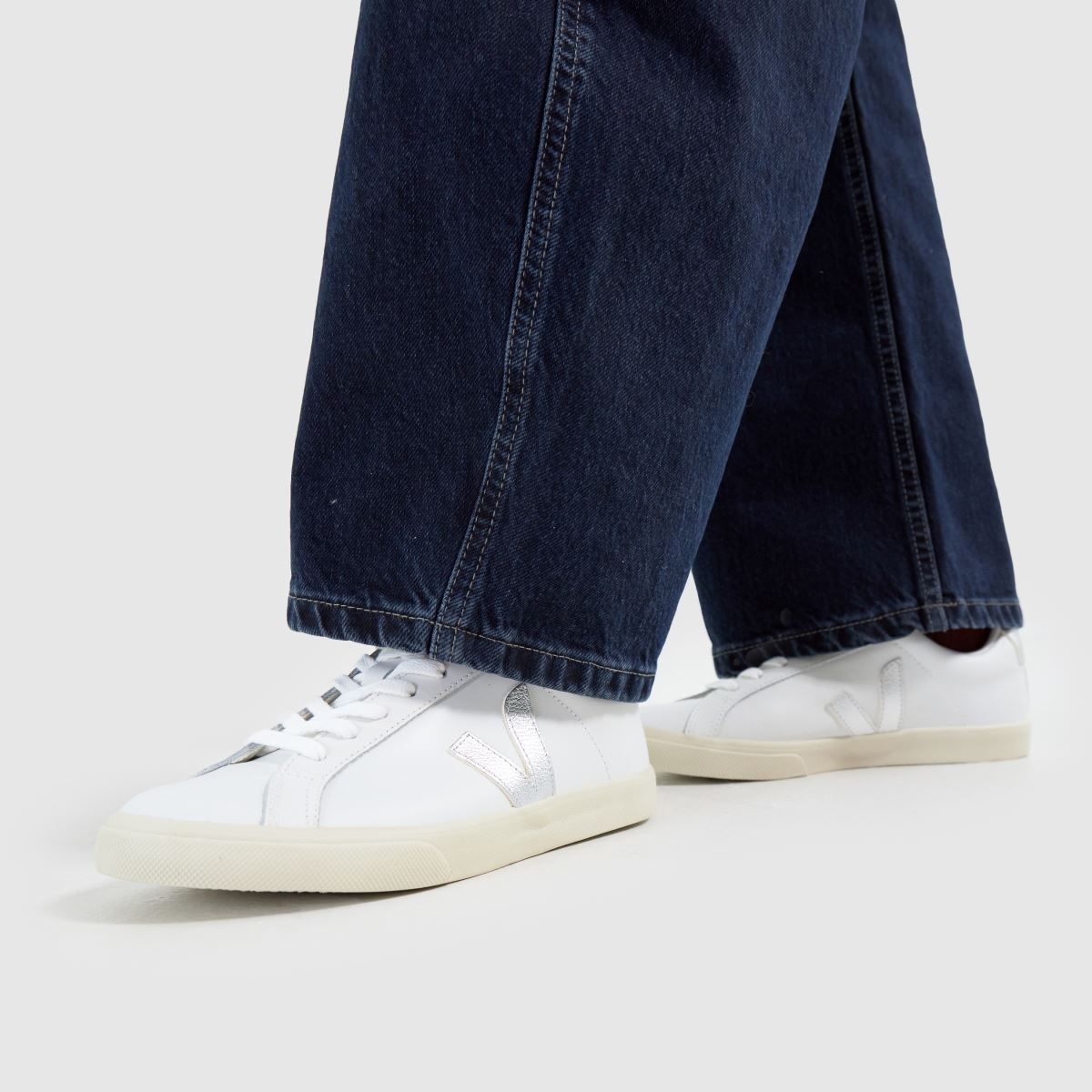 VEJA Esplar in White Silver
