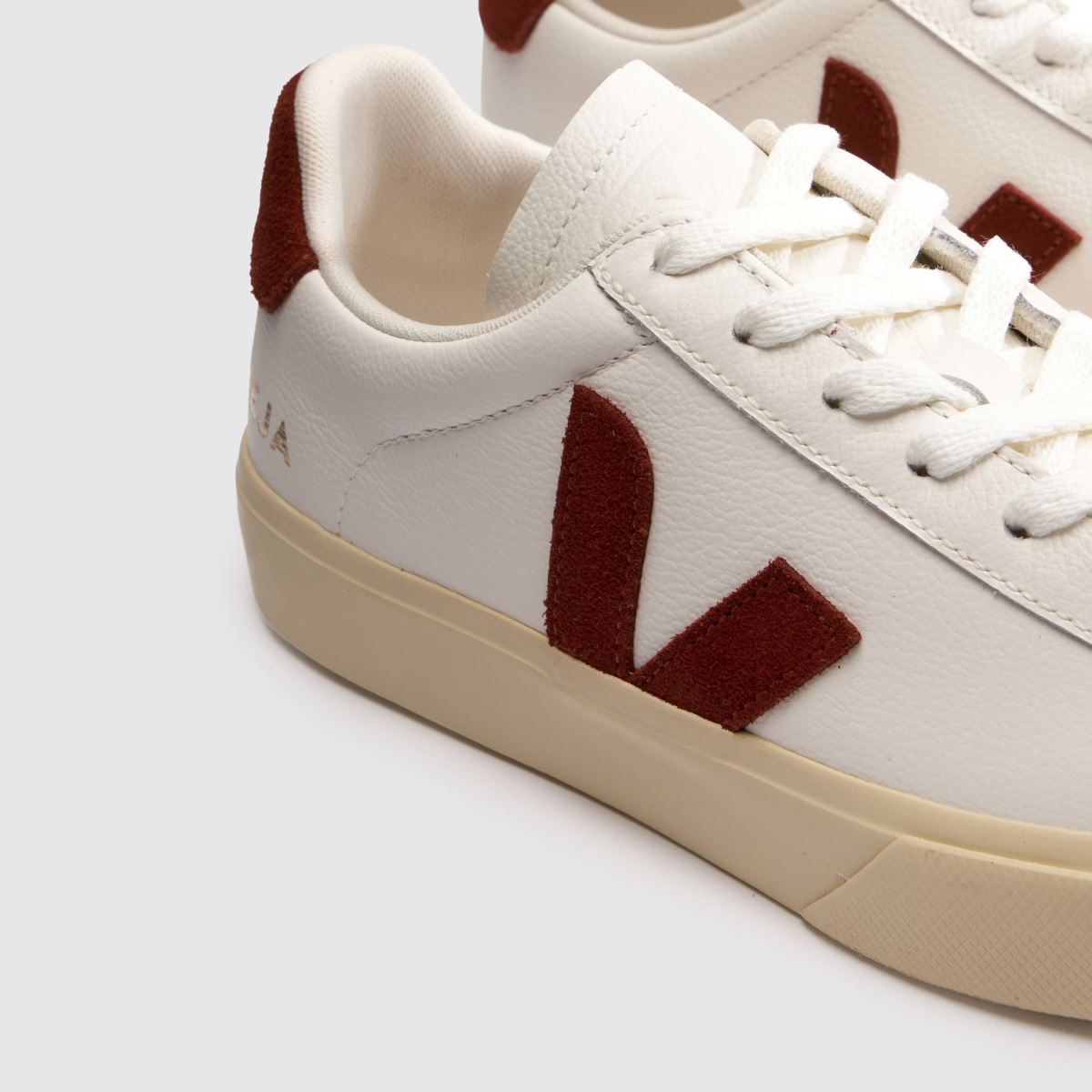 VEJA Campo in White & Red VEJA Campo 4