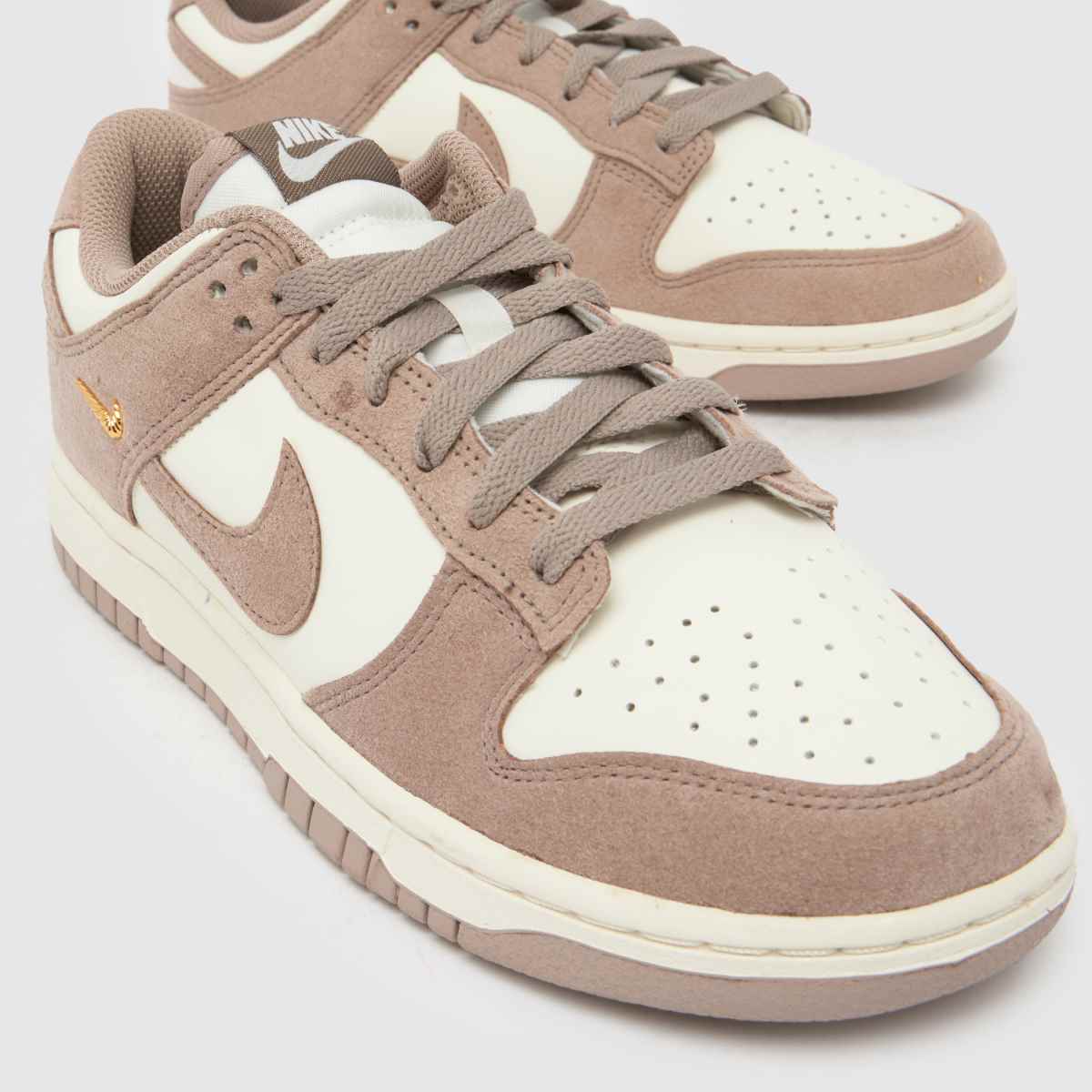 female dunks