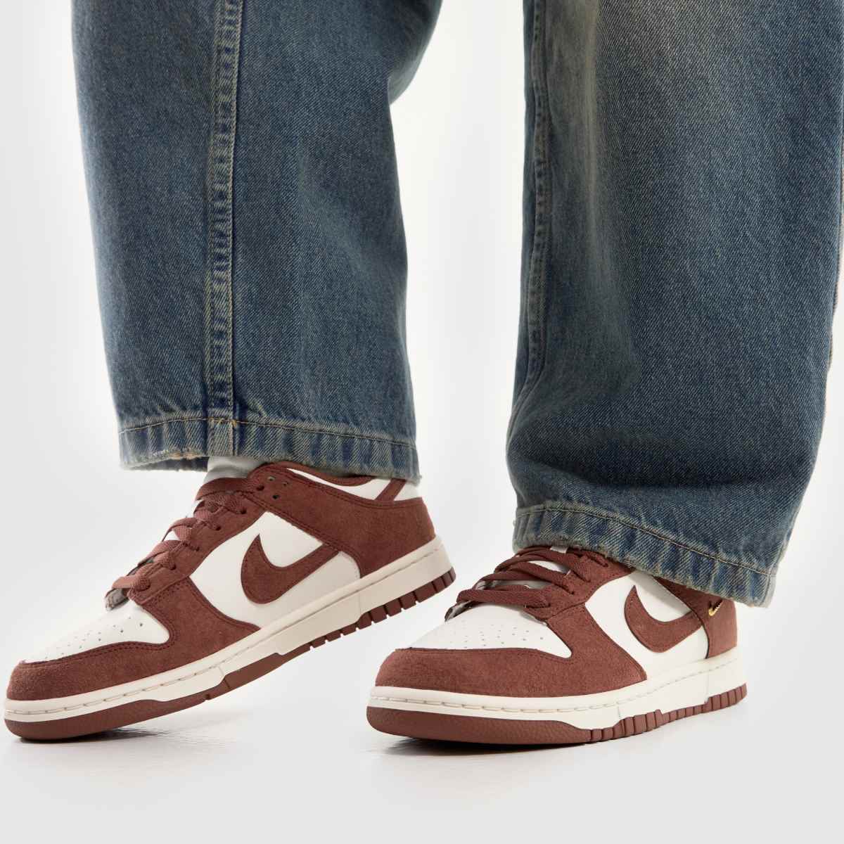 Nike Dunk in White & Burgundy Nike Dunk 8