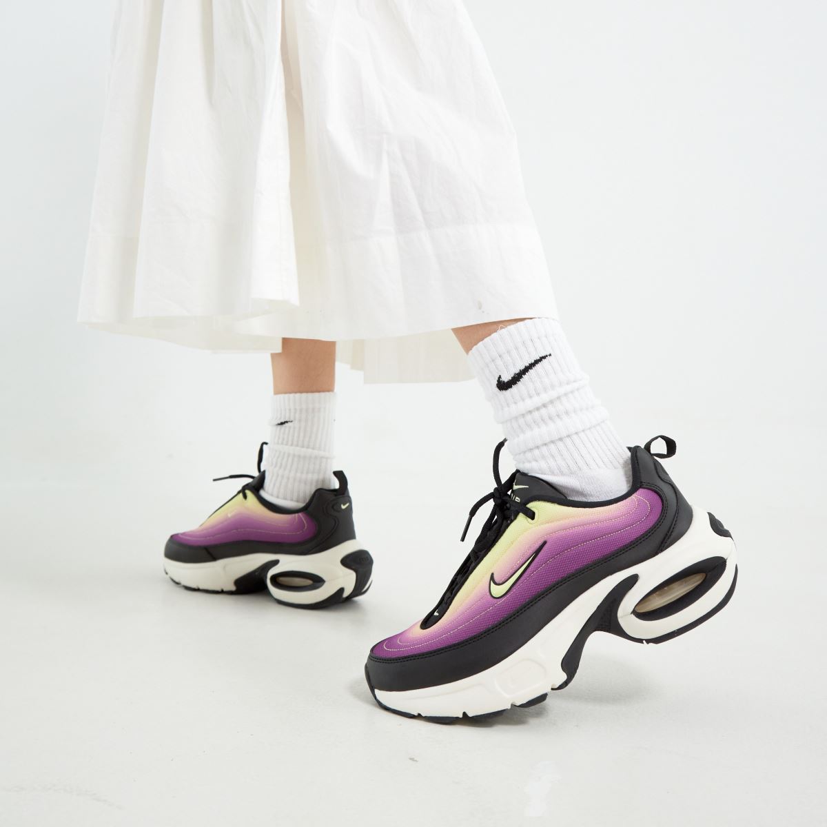 nike pink and black air max 270 react trainers