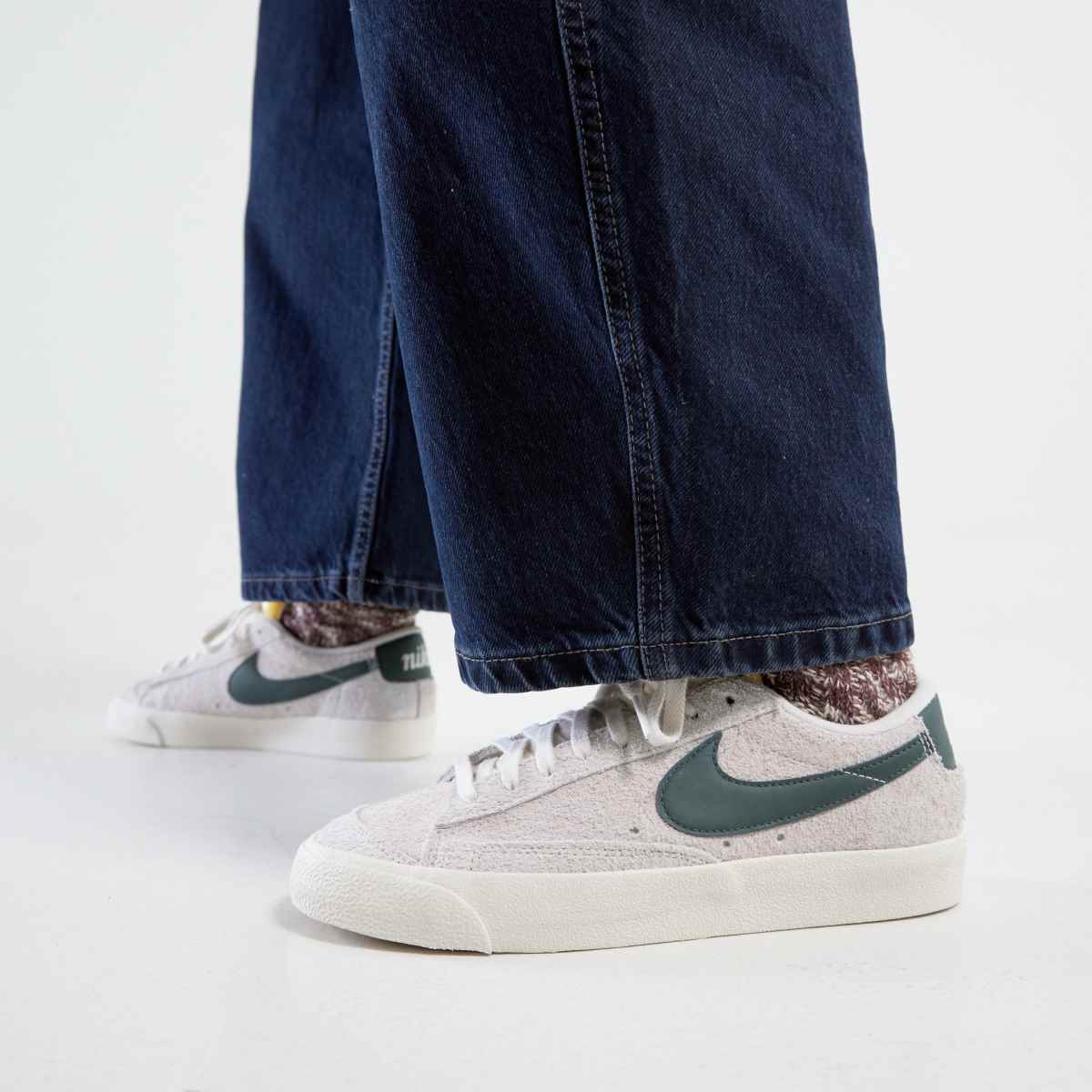 Nike Blazer Low 77 Vintage in Light Grey