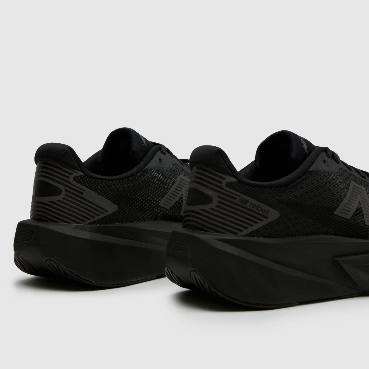 Damen New Balance Schwarz-grau Fuelcell Rebel V5 Sneaker New Balance FuelCell Rebel V5 7