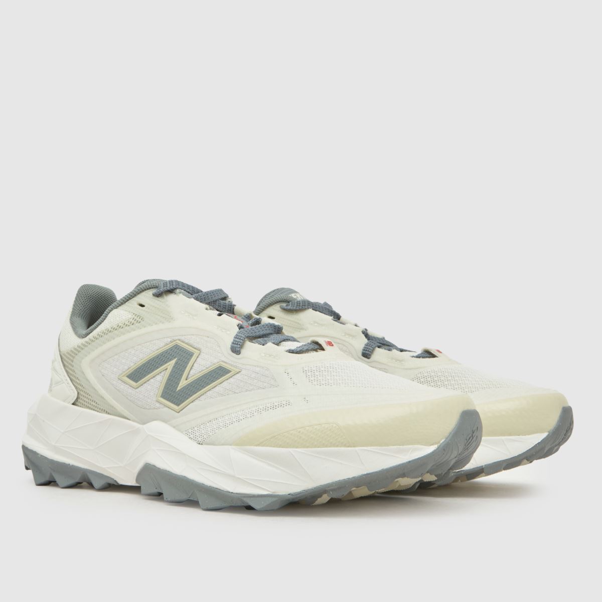 New Balance Tektrel in White & grey New Balance Tektrel 3