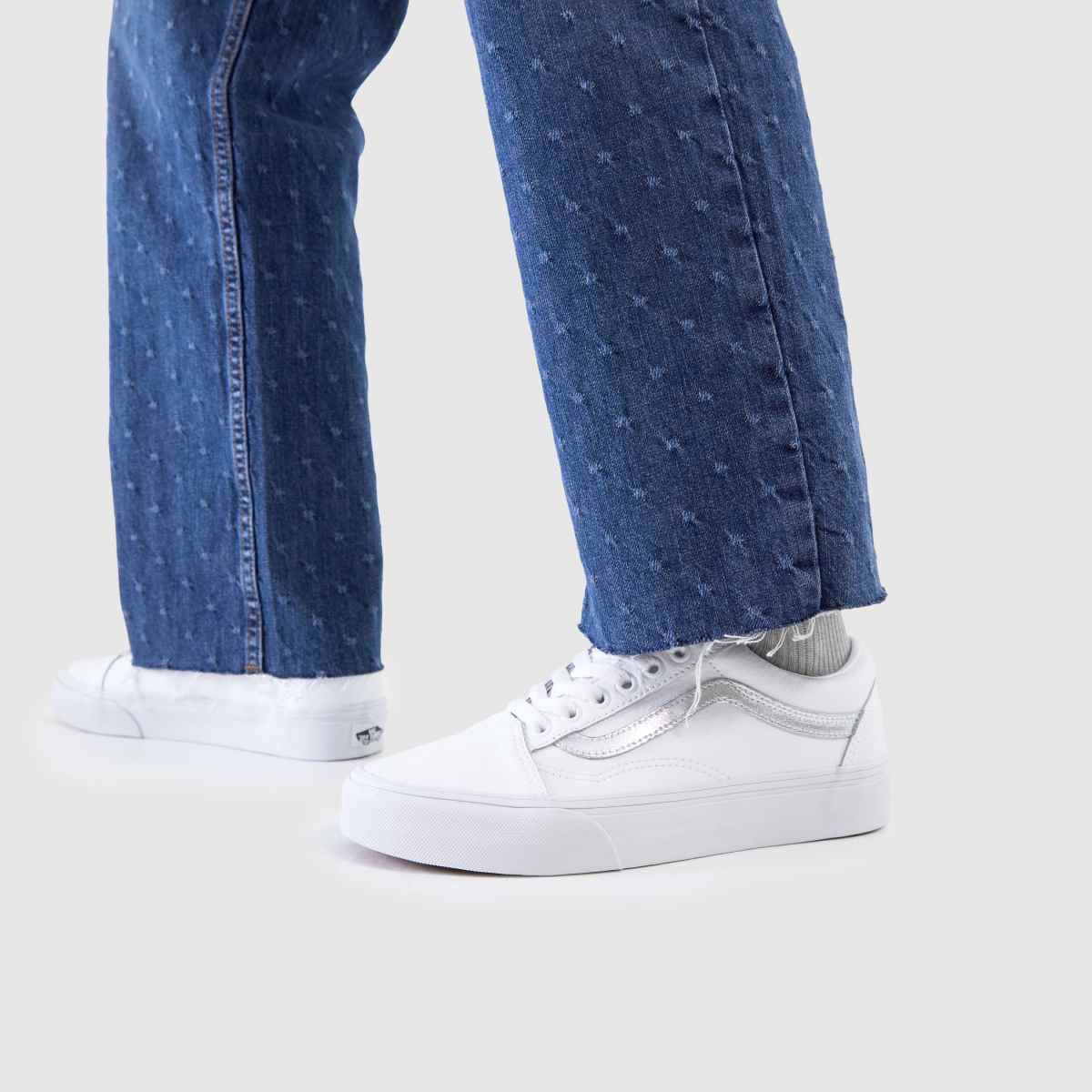 Vans Old Skool in White & Silver Vans Old Skool 8