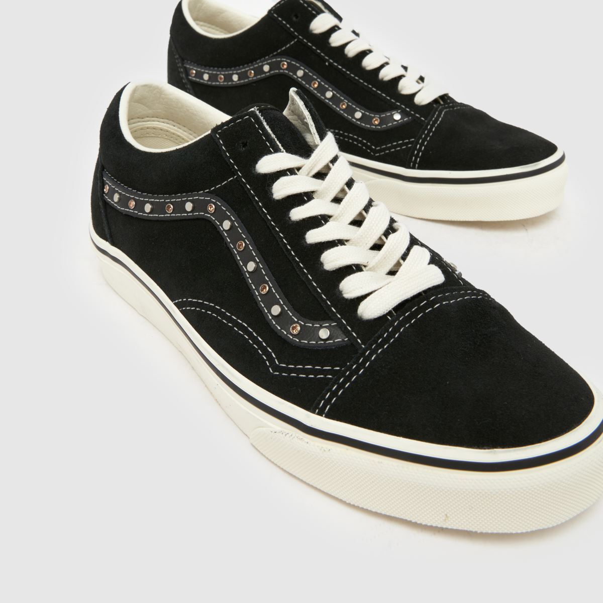 Vans Old Skool in Black & White Vans Old Skool 4