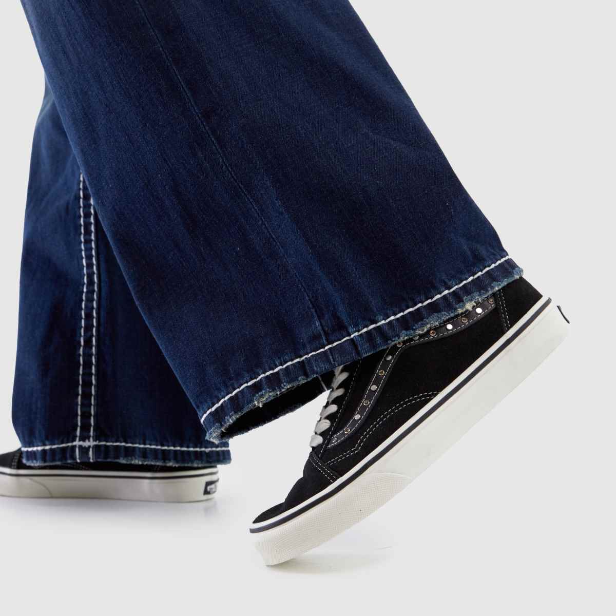 Vans Old Skool in Black & White Vans Old Skool 8