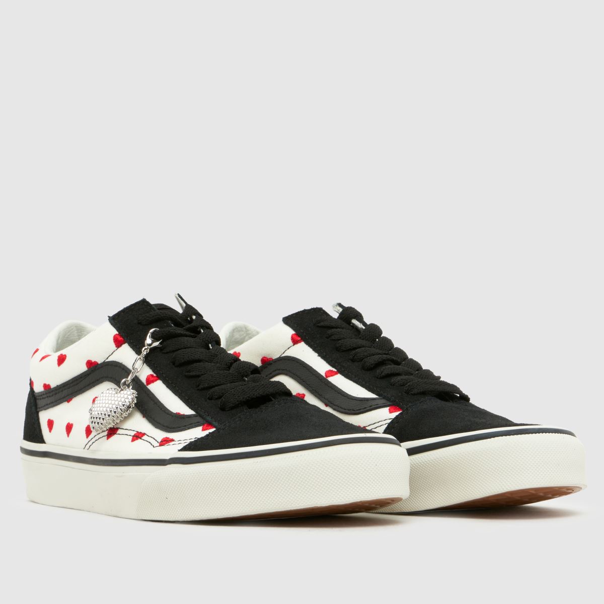 Vans Old Skool Hearts in White & Red Vans Old Skool Hearts 8