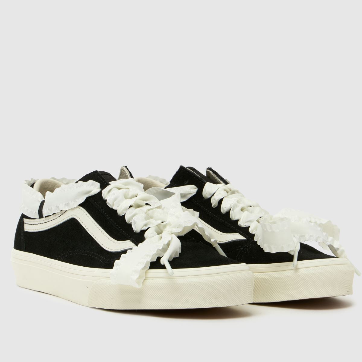 Vans Old Skool in Black & White Vans Old Skool 3