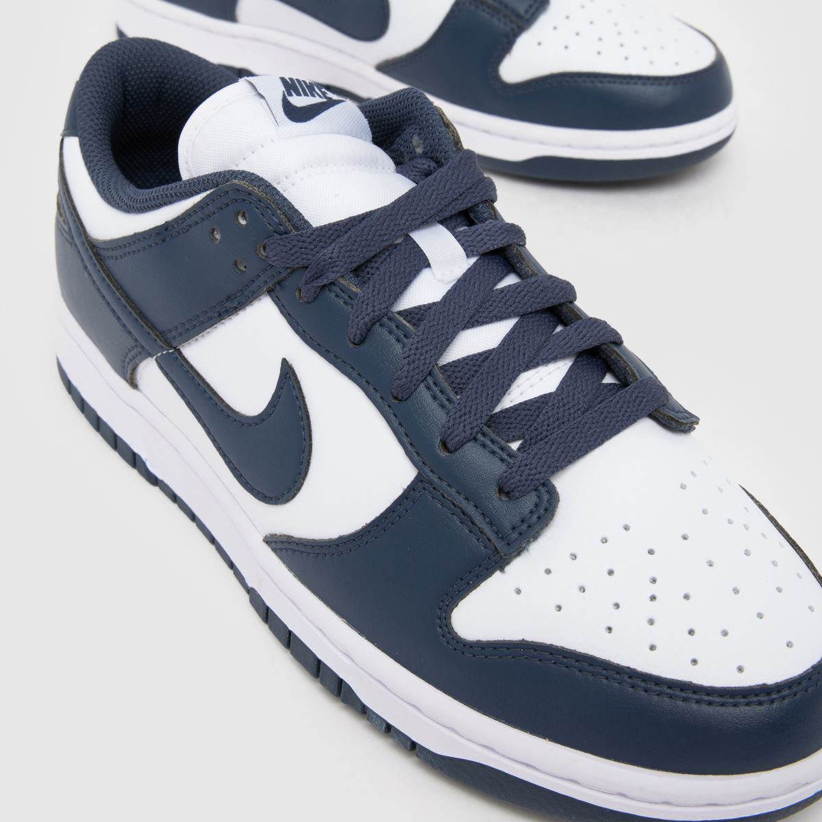 Nike Dunk in Navy & White Nike Dunk 4