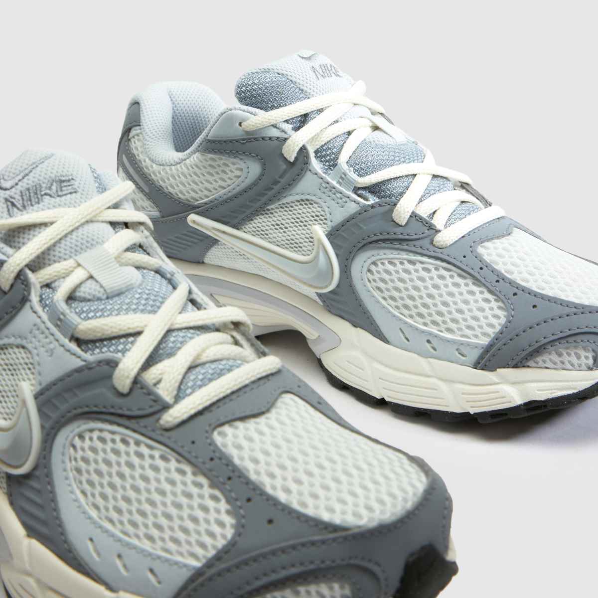 Nike V5 RNR in Grey Multi Nike V5 RNR 4
