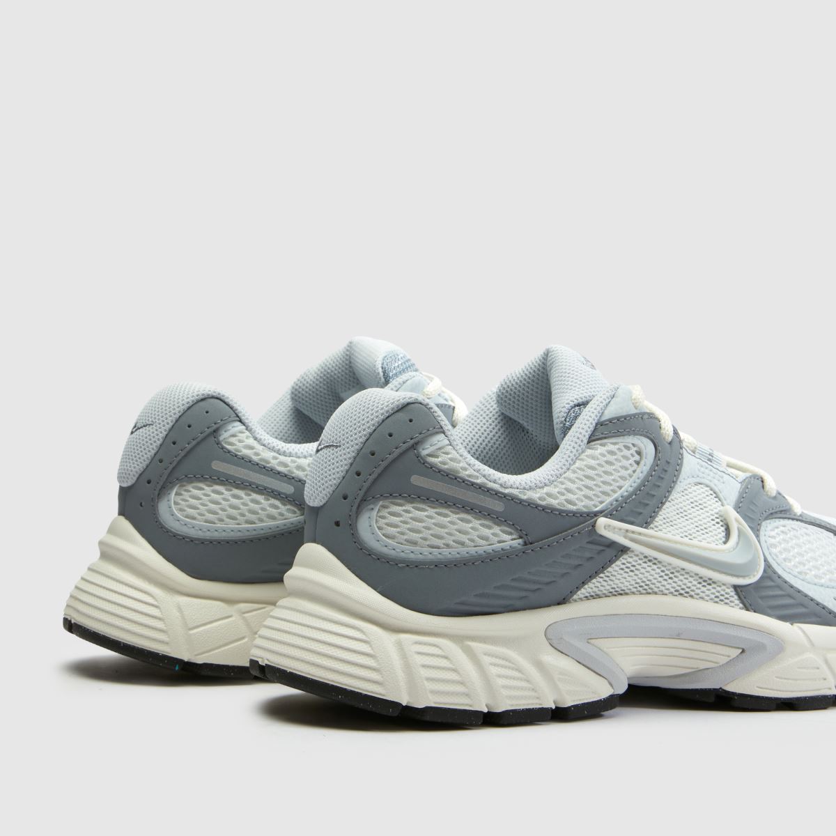 Nike V5 RNR in Grey Multi Nike V5 RNR 7
