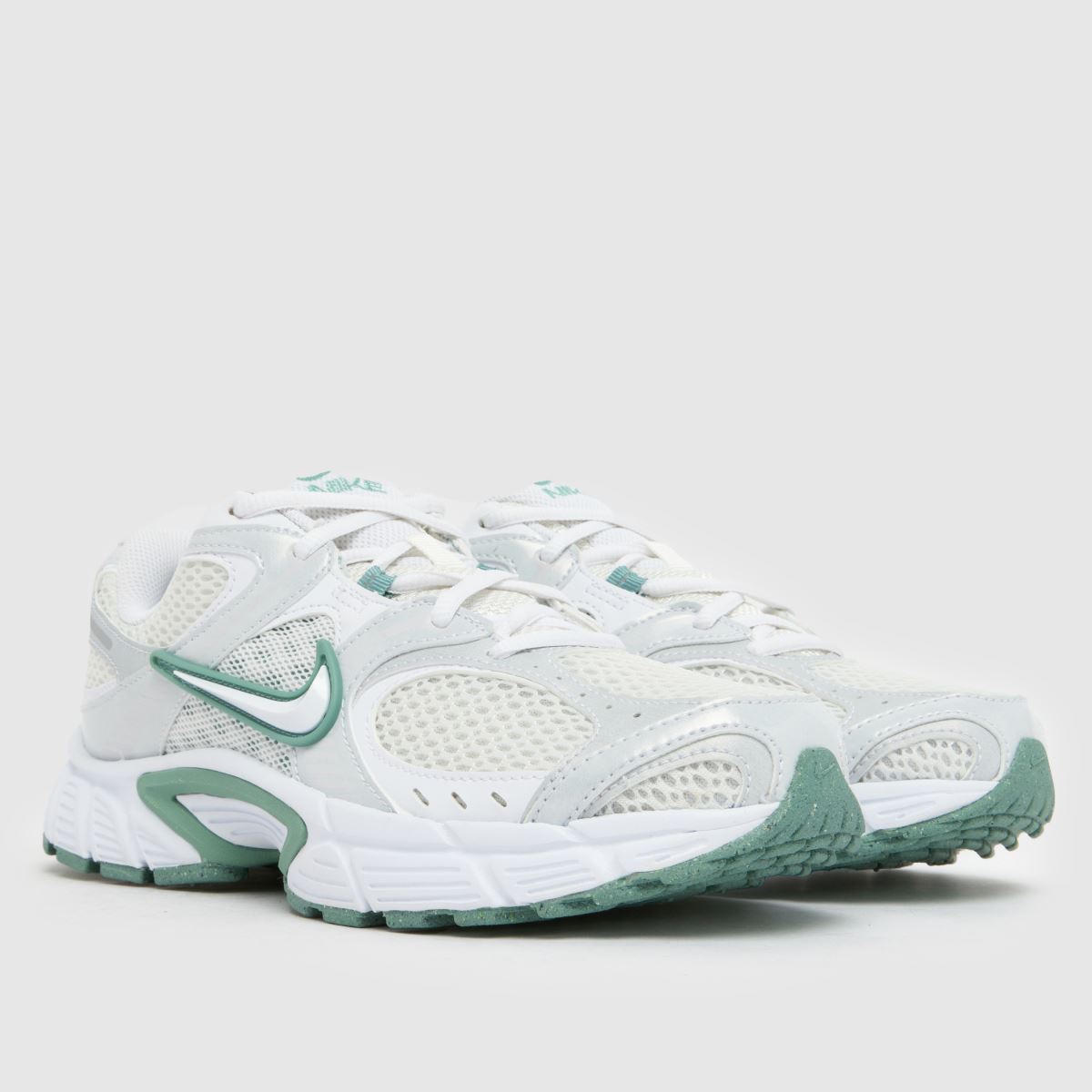 Nike V5 RNR in White & Green Nike V5 RNR 3