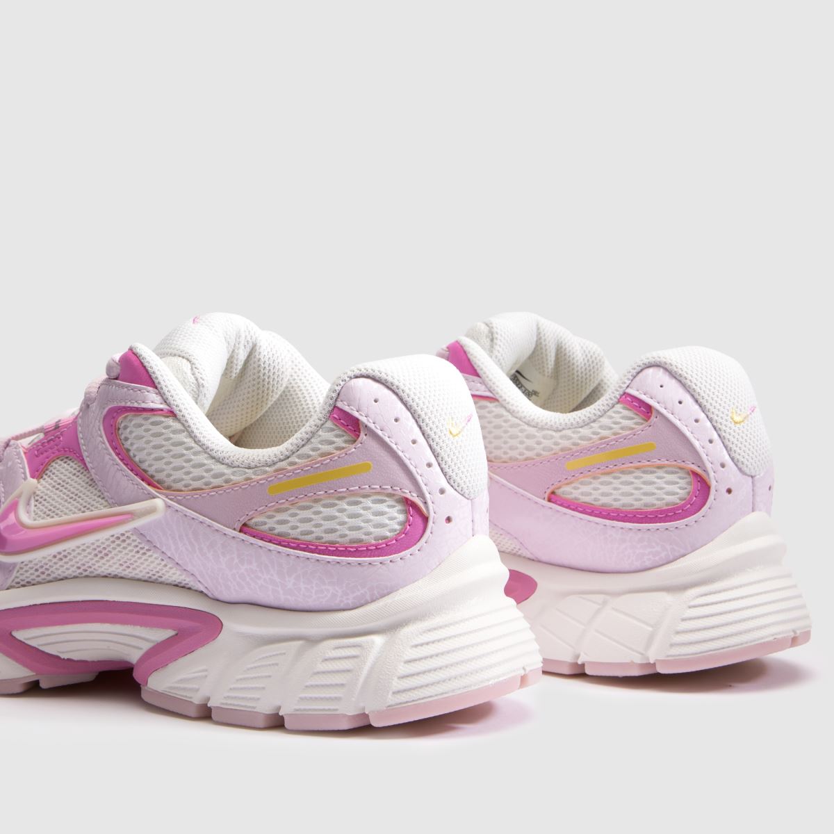 Nike V5 RNR in White & Pink Nike V5 RNR 7