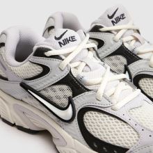 Nike V5 RNR in White & grey Nike V5 RNR,3 of 4