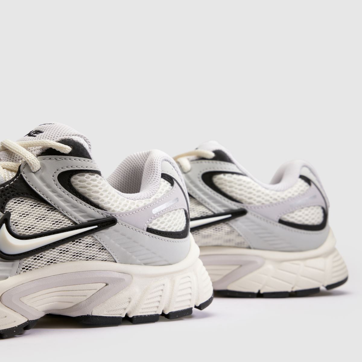 Nike V5 RNR in White & grey Nike V5 RNR 7