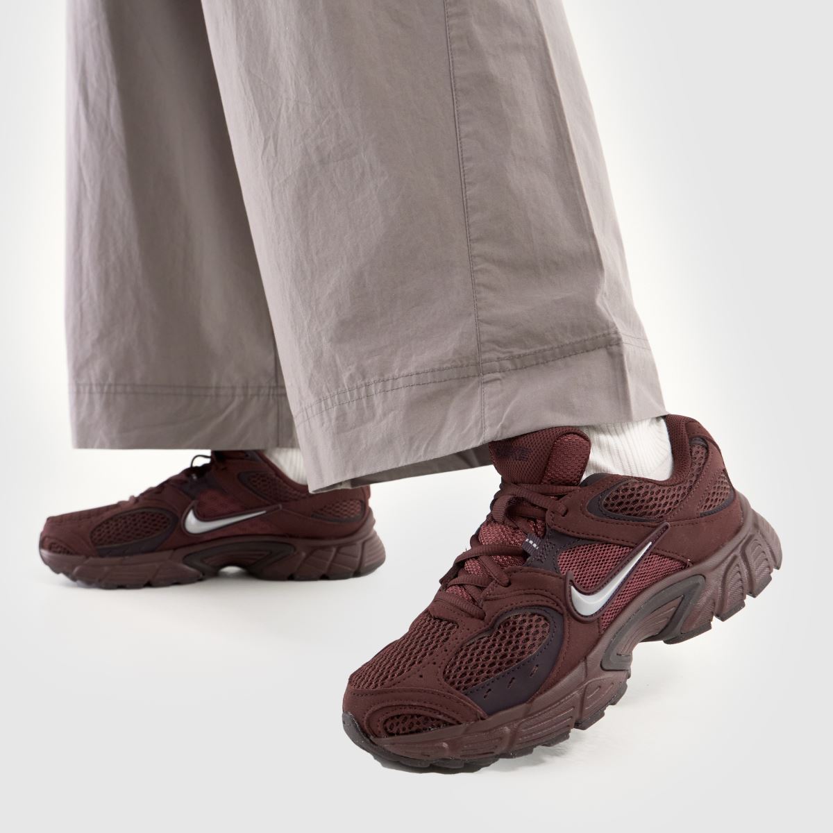 all burgundy nike shoes