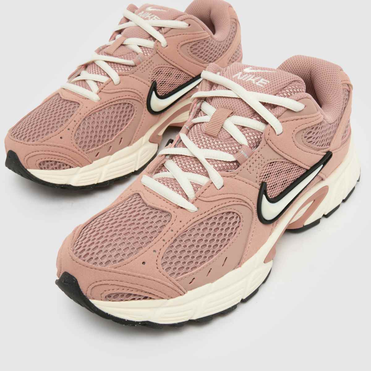 Nike V5 RNR in Pale Pink Nike V5 RNR 4