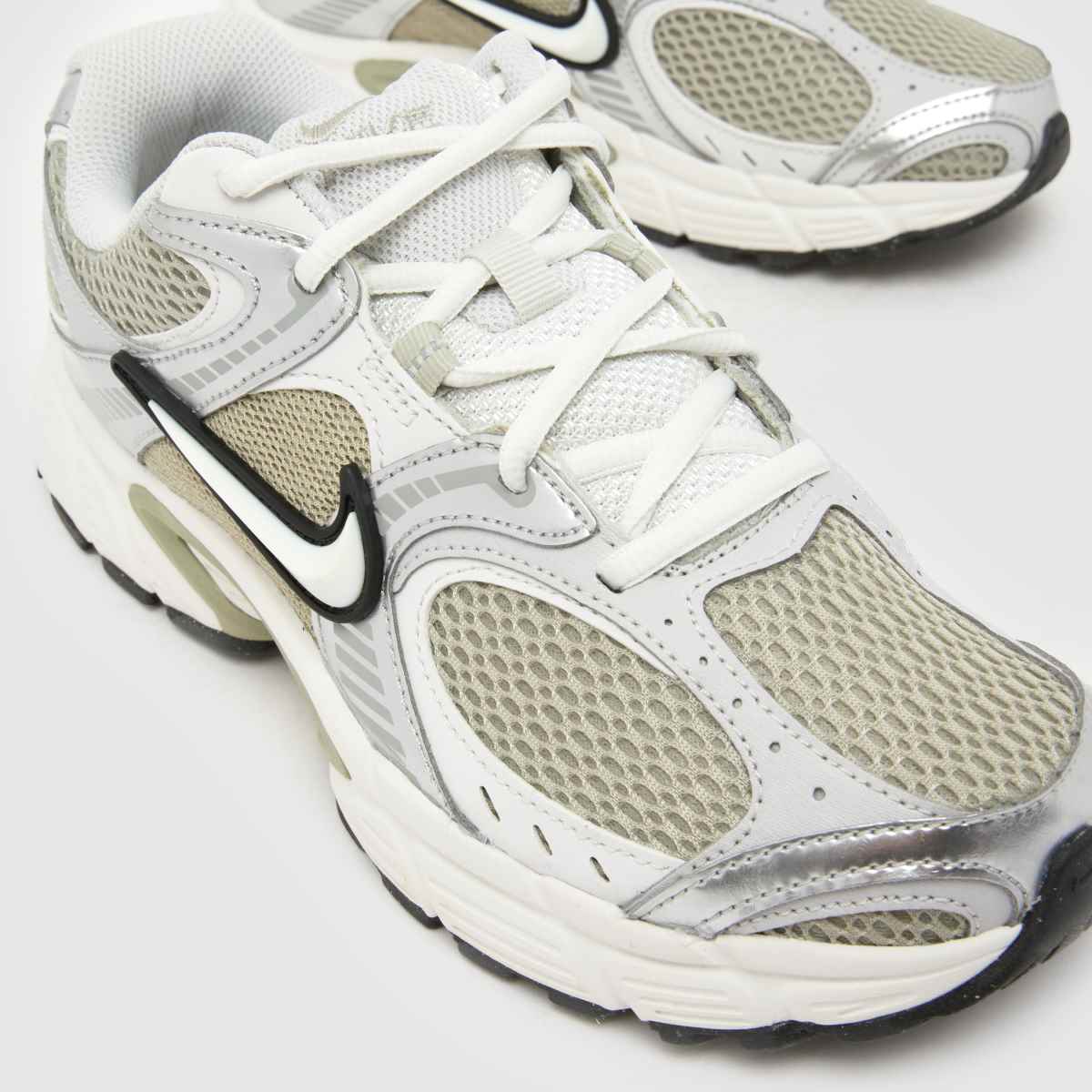 Nike V5 RNR in Silver Nike V5 RNR 4