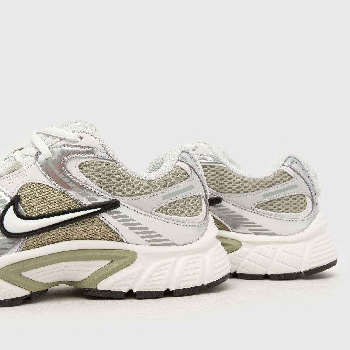 Nike V5 RNR in Silver Nike V5 RNR 7