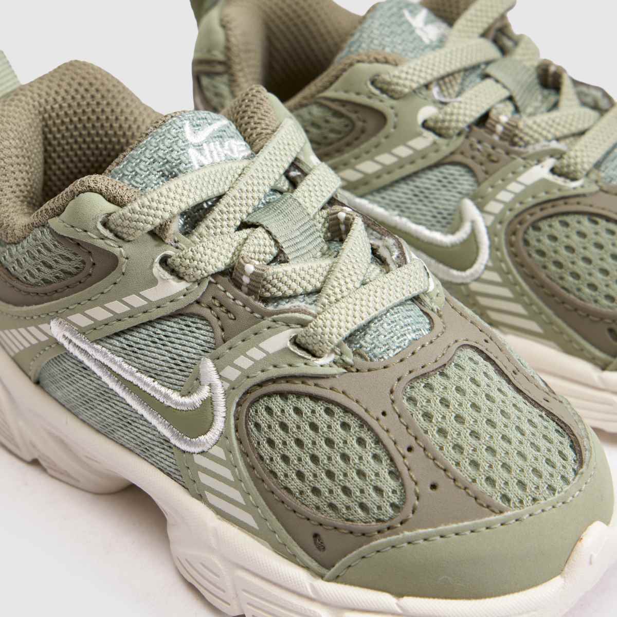 Nike V5 RNR Baby in Khaki Nike V5 RNR 4
