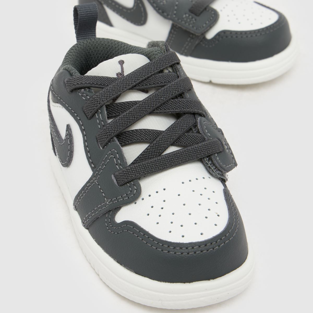 Nike Jordan 1 Low ALT Toddler in White & grey Nike Jordan 1 Low ALT 4