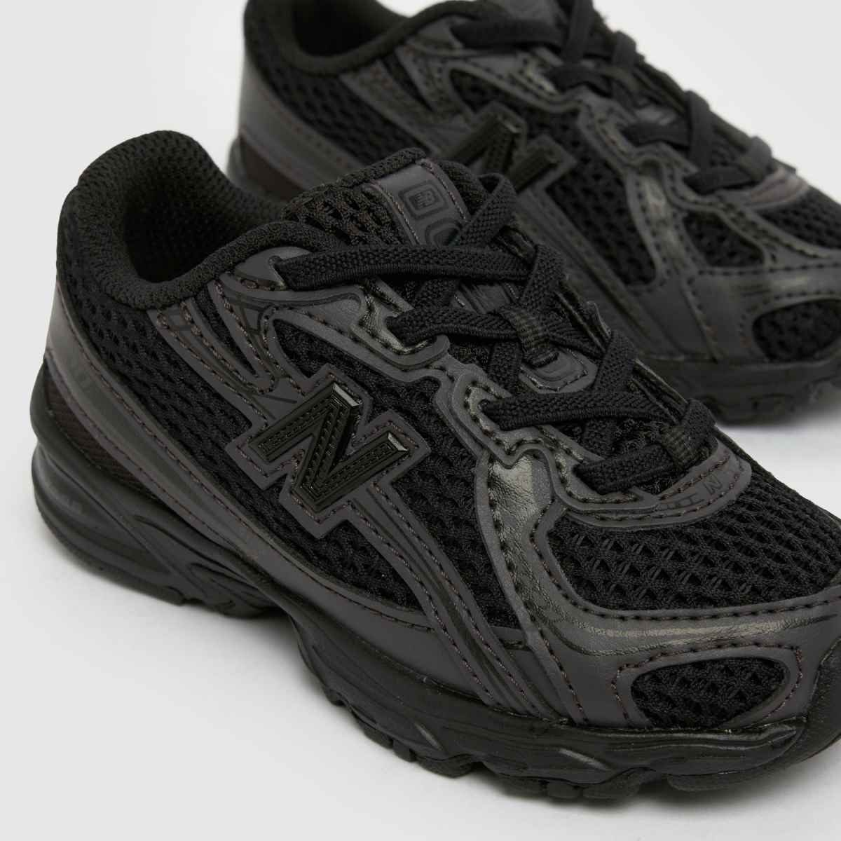 New Balance 740 Toddler in Black New Balance 740 4