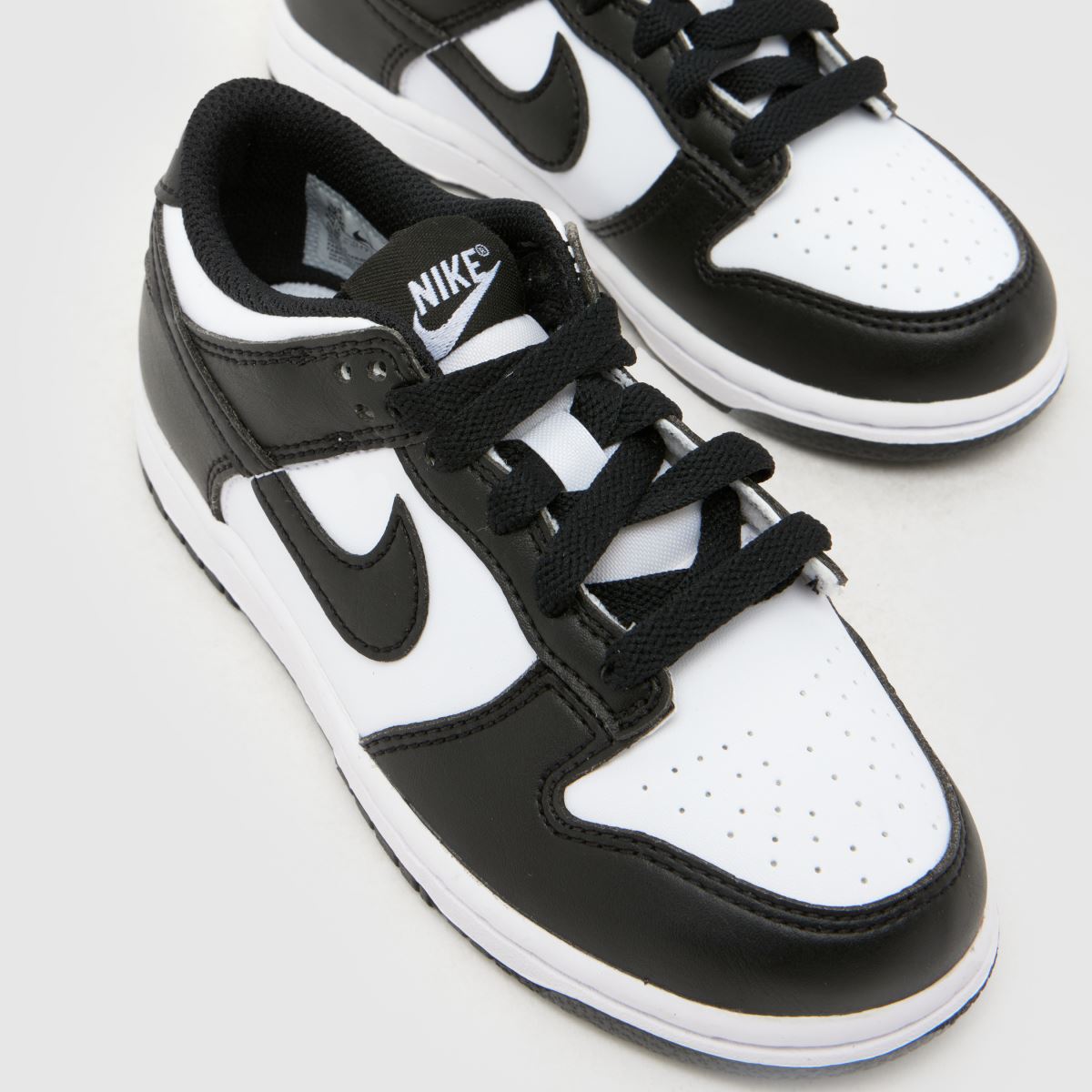Nike Dunk Low Junior in White & Black Nike Dunk Low 4