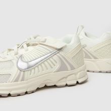Nike Vomero 5 Junior in Off-White Nike Vomero 5,4 of 4