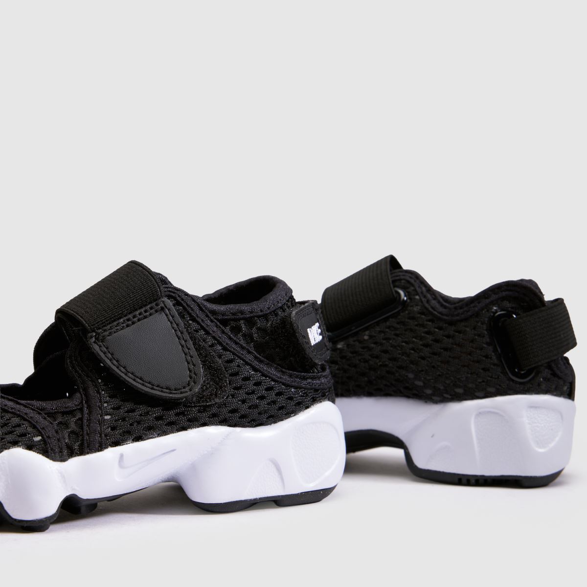Nike Rift Junior in Black & White Nike Rift 7