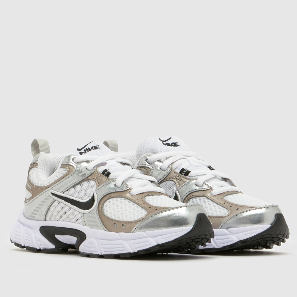 Nike V5 RNR Junior in White & Black Nike V5 RNR 1