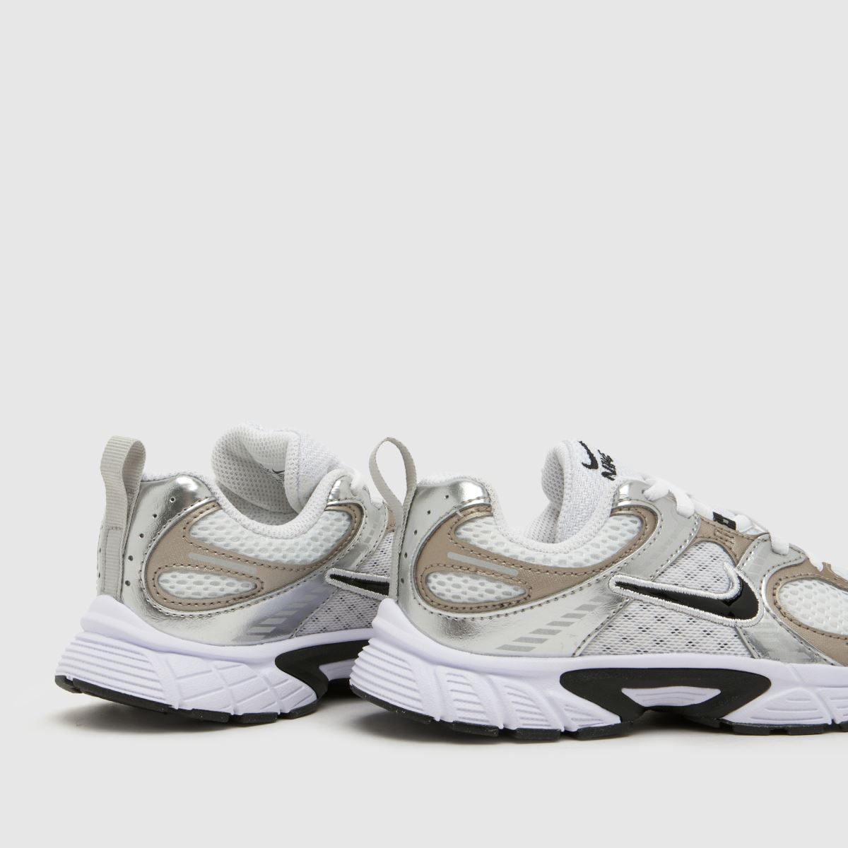 Nike V5 RNR Junior in White & Black Nike V5 RNR 7
