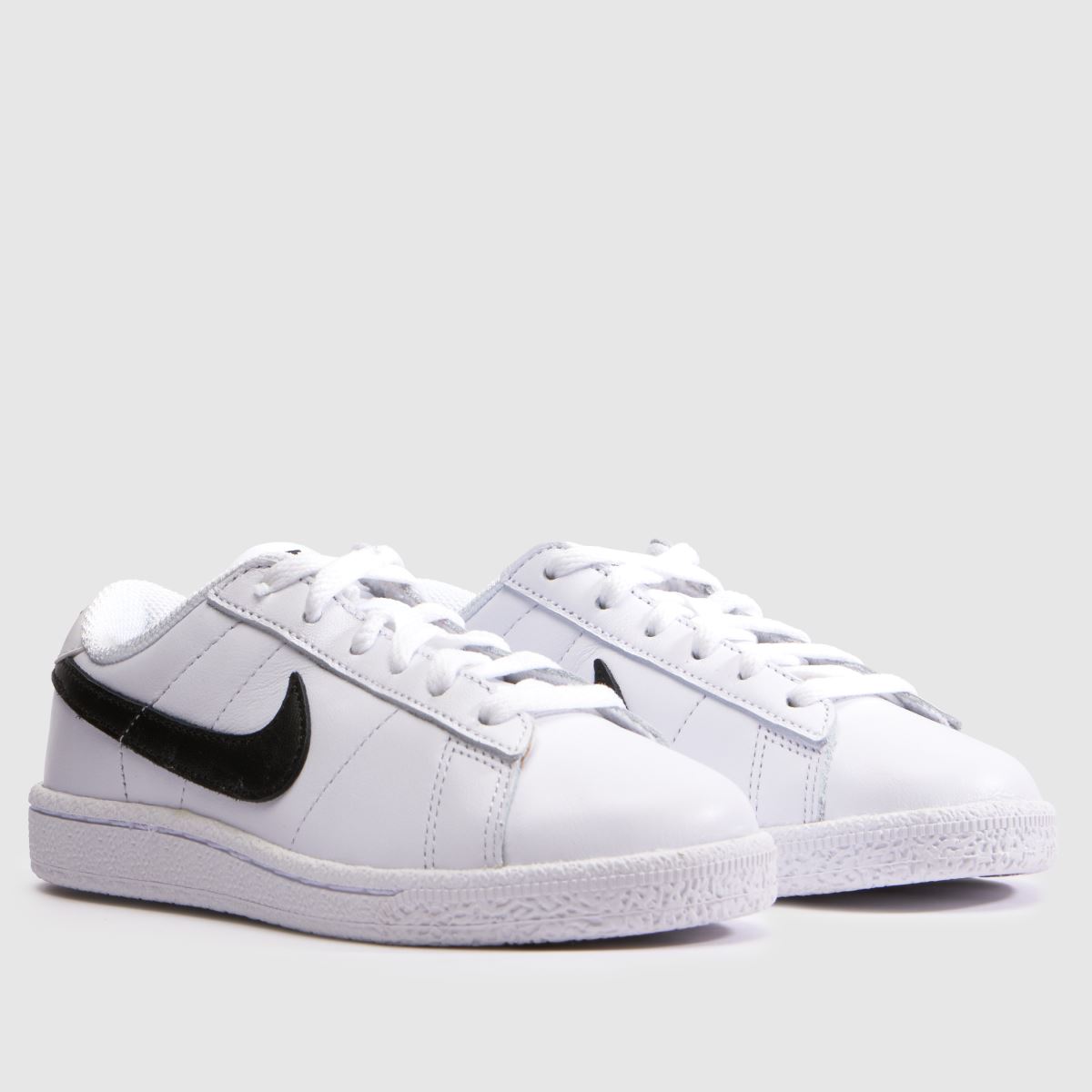 Nike Tennis Classic Junior in White & Black Nike Tennis Classic 1