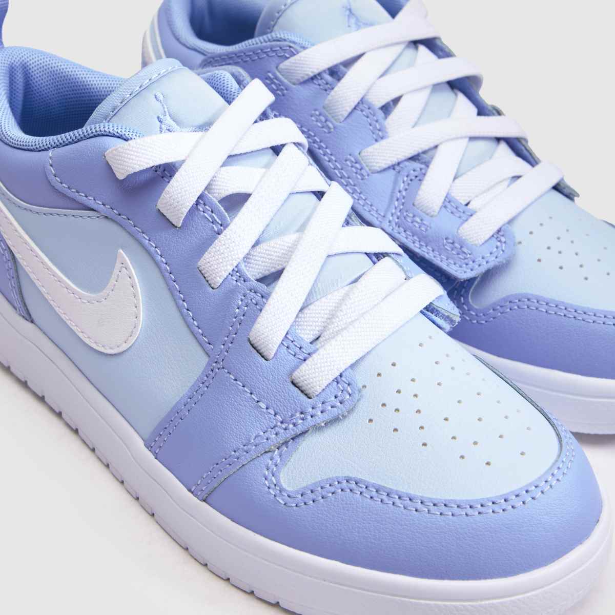 Nike Jordan Air Jordan 1 Low Junior in Pale Blue Nike Jordan Air Jordan 1 Low 4