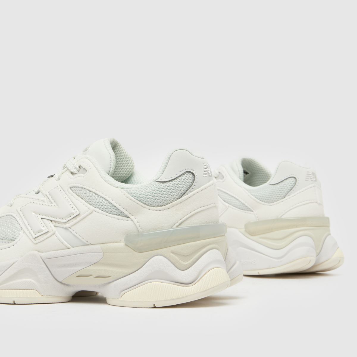 New Balance 9060 Junior in Off-White New Balance 9060 7