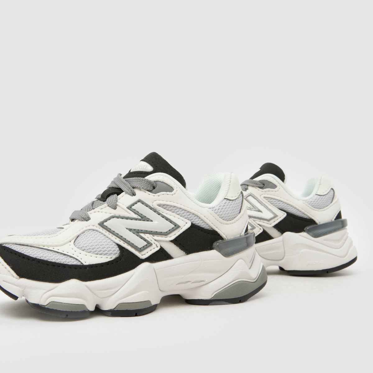 New Balance 9060 Junior in White & Black New Balance 9060 7
