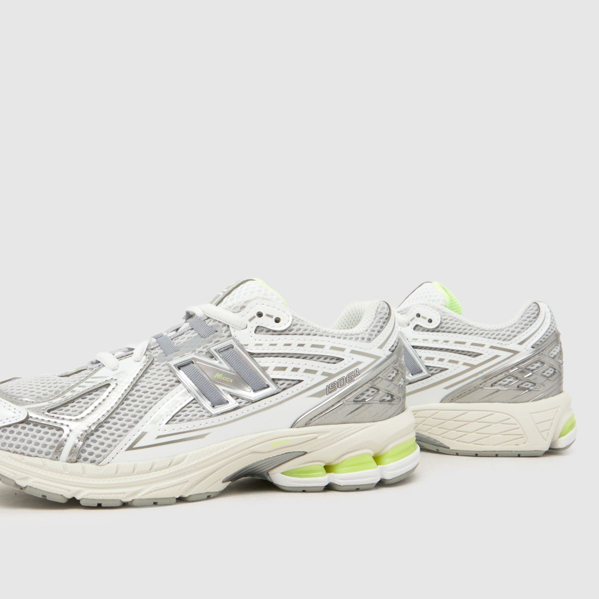 New Balance 1906 Junior in Light Grey New Balance 1906 7