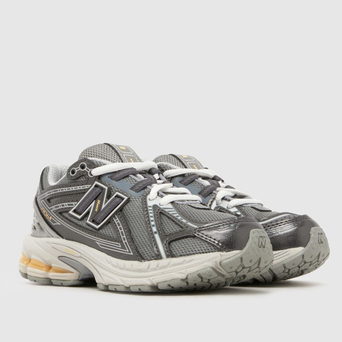 New Balance 1906 Junior in Silver New Balance 1906 1